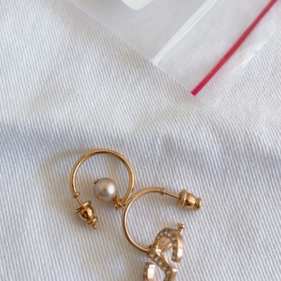 Dior Petit CD Earrings Pink-Finish Metal, Pink Resin Pearl and Pink Crystals - Picture 6 of 15